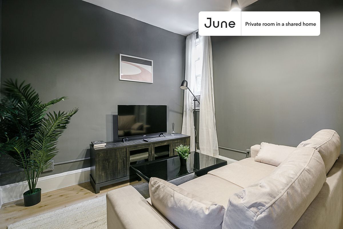 Building Photo - Room in Shared 5 bed/1 bath home in Hell's Kitchen