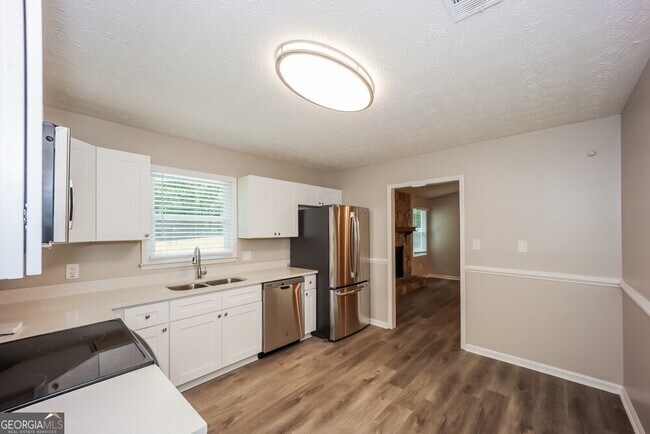 Building Photo - 4741 Cedar Lake Dr SE