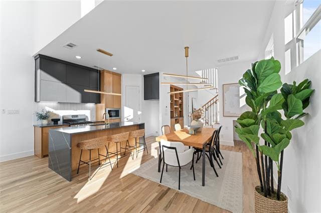 Building Photo - 2313 S Vernon Ave