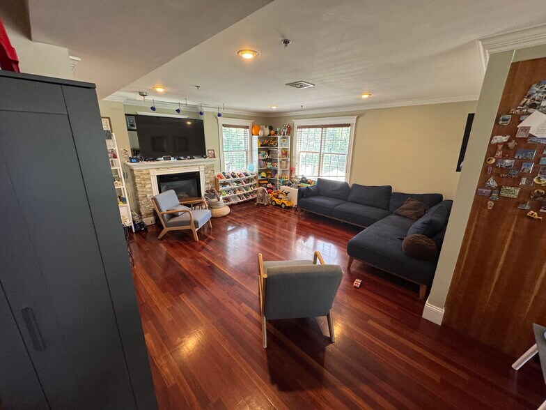 Living Room - 190 Sydney St