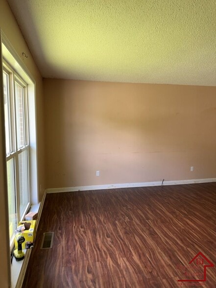 Building Photo - 4705 Metro Park Ln
