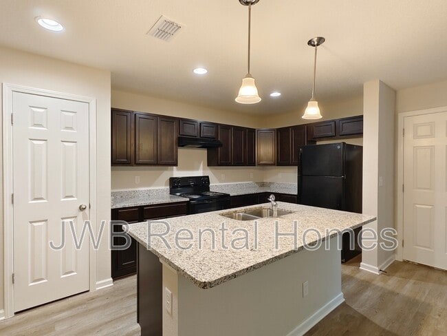 Building Photo - 8006 Dandy Ave