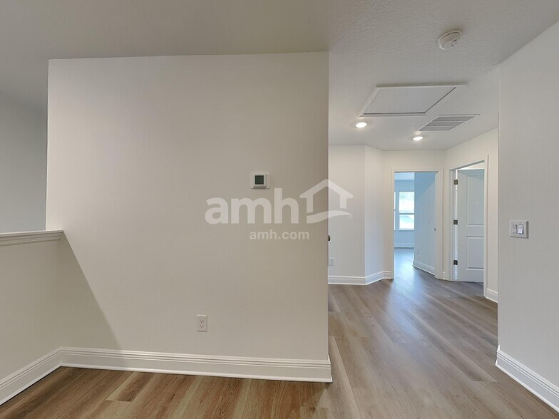 Building Photo - 1559 Blue Nile Pt