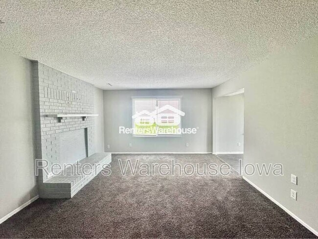 Building Photo - 2112 E Caulder Ave