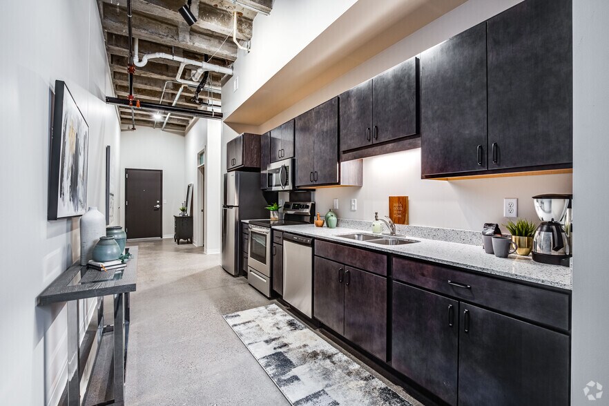 Amber Union - 2BR, 1BA - 960SF - Amber Union
