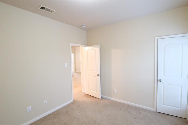 Building Photo - 26427 Longview Creek Dr