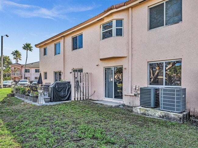 Building Photo - 1271 SE 28th Ct