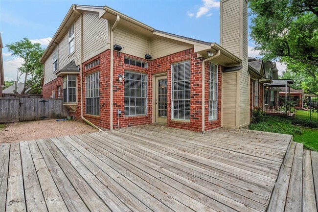 Building Photo - 1123 Misty Lake Dr