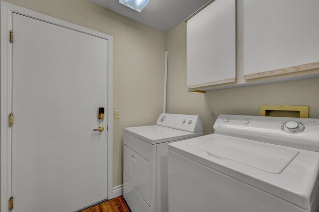 Building Photo - 55+ Age Restricted Sun City Summerlin! 2 BED + 2 BATH + 2 CAR GARAGE!