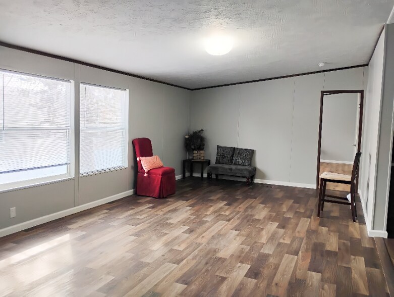 Building Photo - 161 Rainbow Dr