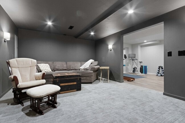 Building Photo - River Point Court Duplex