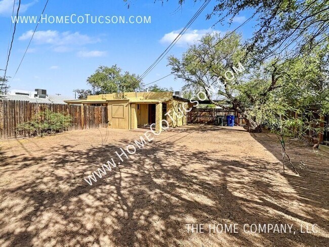 Building Photo - 4566 E Seneca St