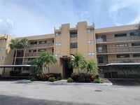 Building Photo - 2615 Cove Cay Dr