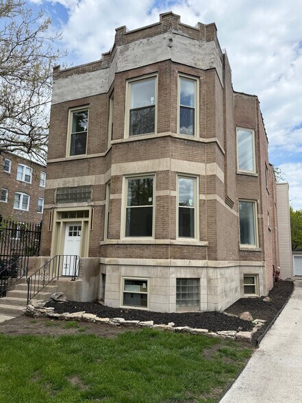 Building Photo - 7535 S Coles Ave