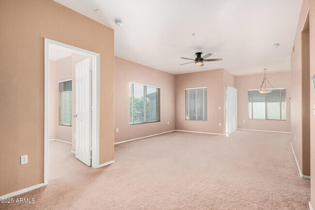 Building Photo - 7401 W Arrowhead Clubhouse Dr