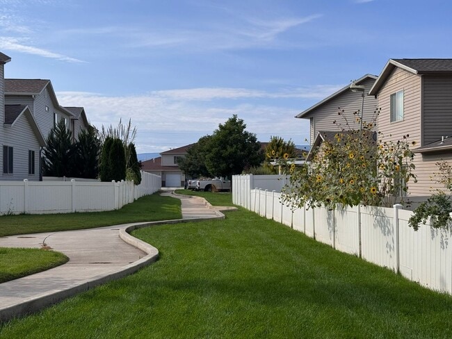 Building Photo - 2484 1/2 Brokwillow Loop