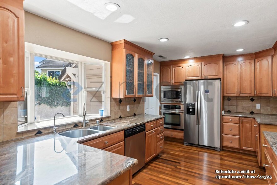 Building Photo - 35685 Terrace Dr