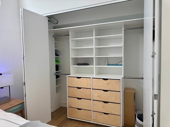 Building Photo - 22 Parker St