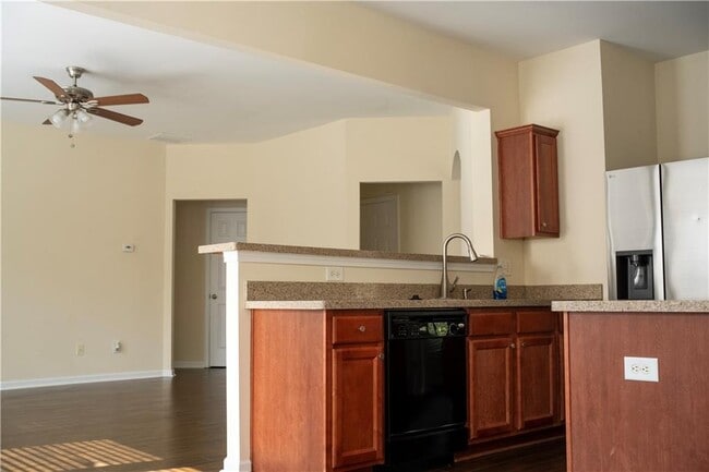 Building Photo - 2279 White Alder Dr NE