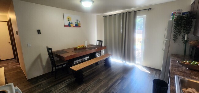 Dining area - 523 159th St E