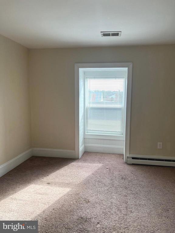 Building Photo - 204 W Washington St