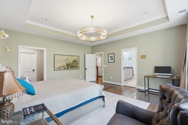 Building Photo - 2516 Villanova Dr