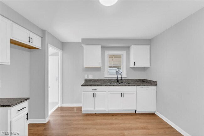 Building Photo - 5688 E 141st St