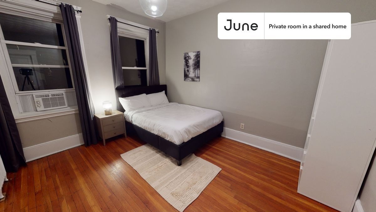 Building Photo - Room in Shared 3 bed/1 bath home