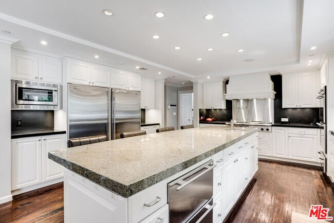 Building Photo - 17965 Surfview Ln