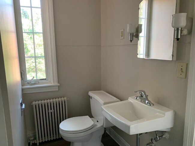 Building Photo - ONE BEDROOM ON THE BEST MAIN ST IN THE USA