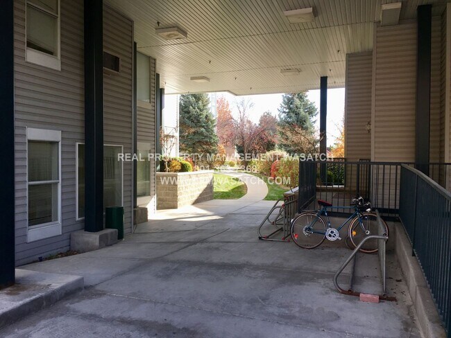 Building Photo - Come See This Spacious 2-bedroom 2-Bath in Downtown Salt Lake City!!