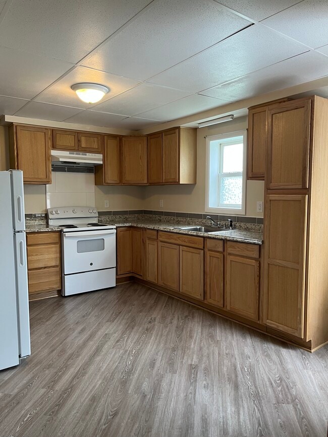 Kitchen - 204 New Boston St