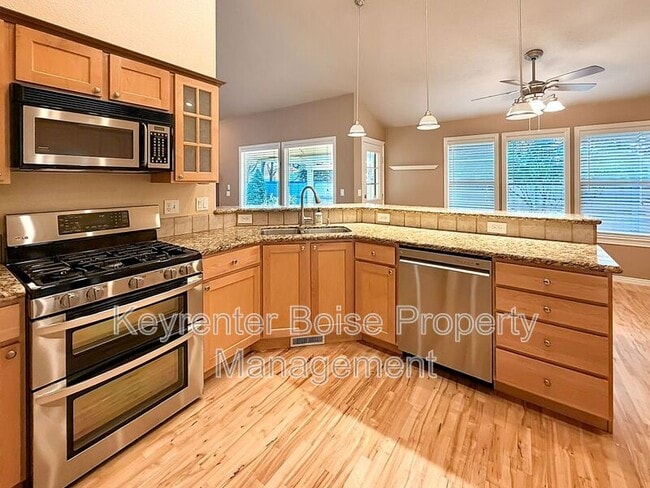 Building Photo - 1285 E Prohaska St