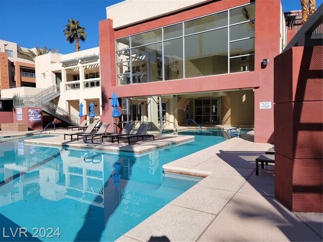 Building Photo - MIDRISE 2 BED, 2 BATH CONDO IN GUARD-GATED...