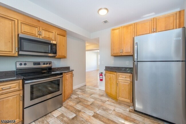 Building Photo - 15 Olyphant Pl