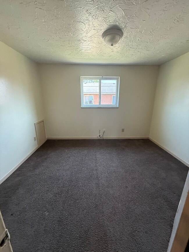 Building Photo - 23921 Banbury Cir