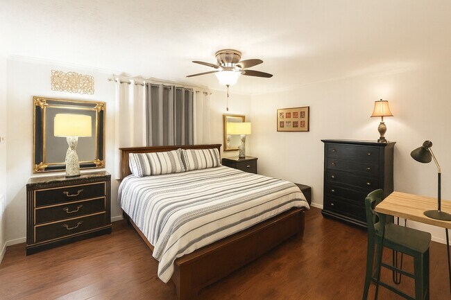 Primary Photo - 3271 Sul Ross St