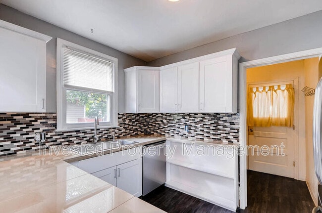 Building Photo - 1925 S Franklin St