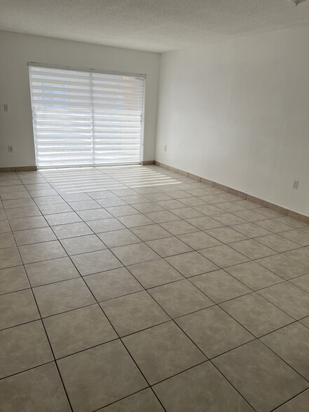 Building Photo - 1155 NW 124th Pl