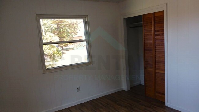 Building Photo - COMING SOON: Recently Renovated 2-Bedroom ...