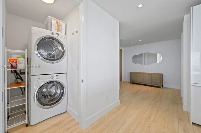 Building Photo - 10203 Collins Ave
