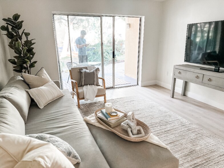 Building Photo - 3640 41st Ln S