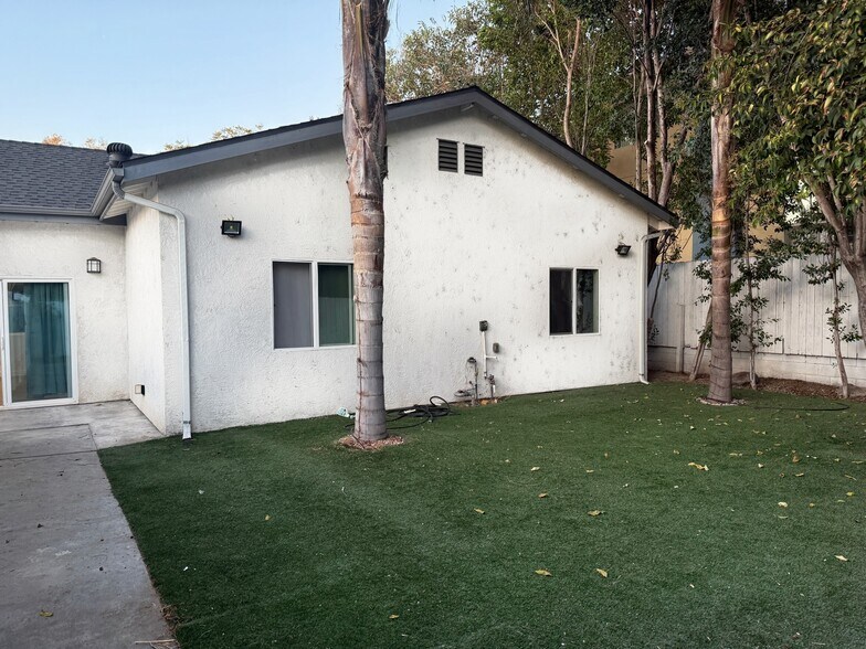 Building Photo - 6832 Amigo Ave