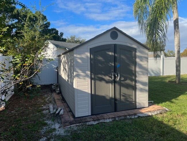 Building Photo - 664 Wyckliffe Pl