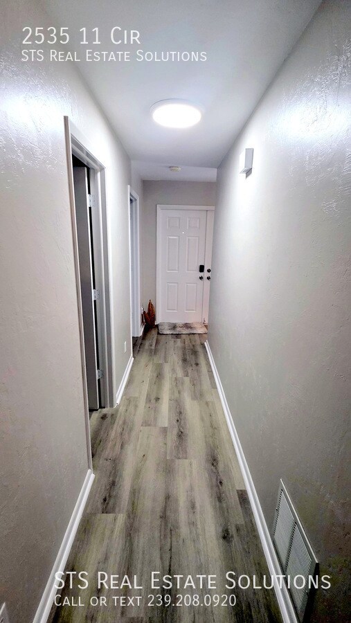 Building Photo - 2535 11 Cir-