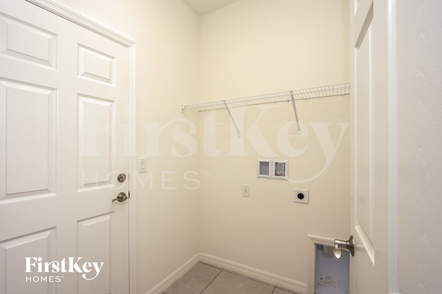 Building Photo - 336 Corbel Ln