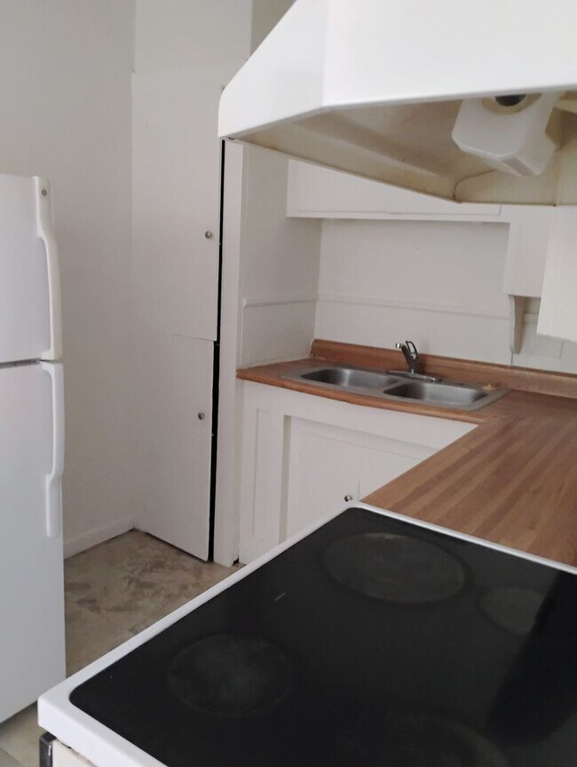 Building Photo - 921 Mimosa St