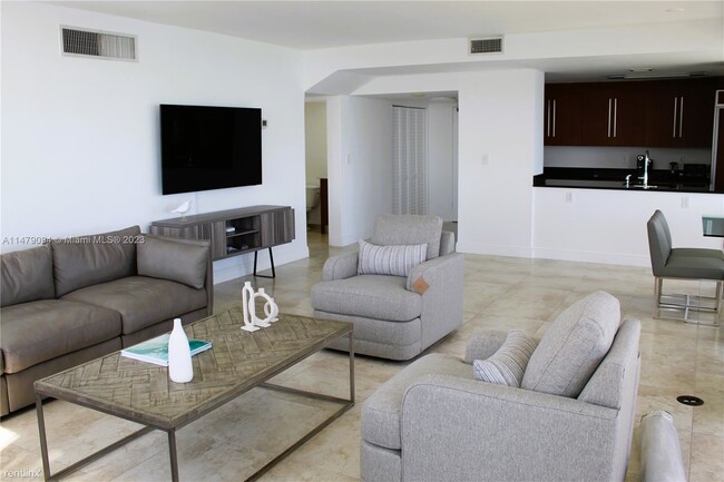 Building Photo - 2 br, 2.5 bath Condo - 10275 Collins Ave A...