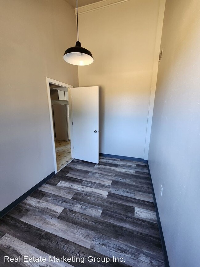 Building Photo - 2 br, 1 bath House - 381 1/2 Hawkins Rd