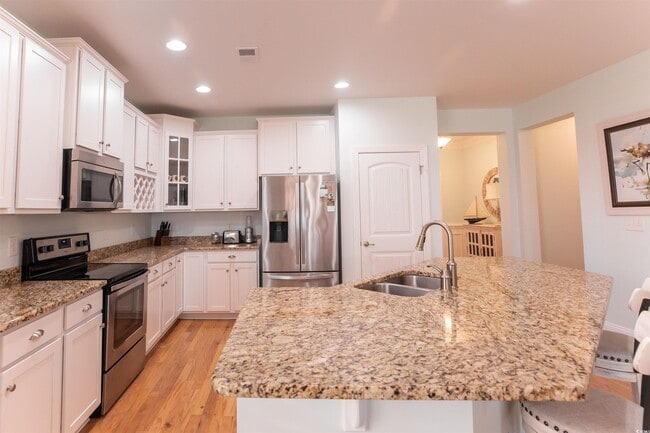 Building Photo - 1756 Orchard Dr